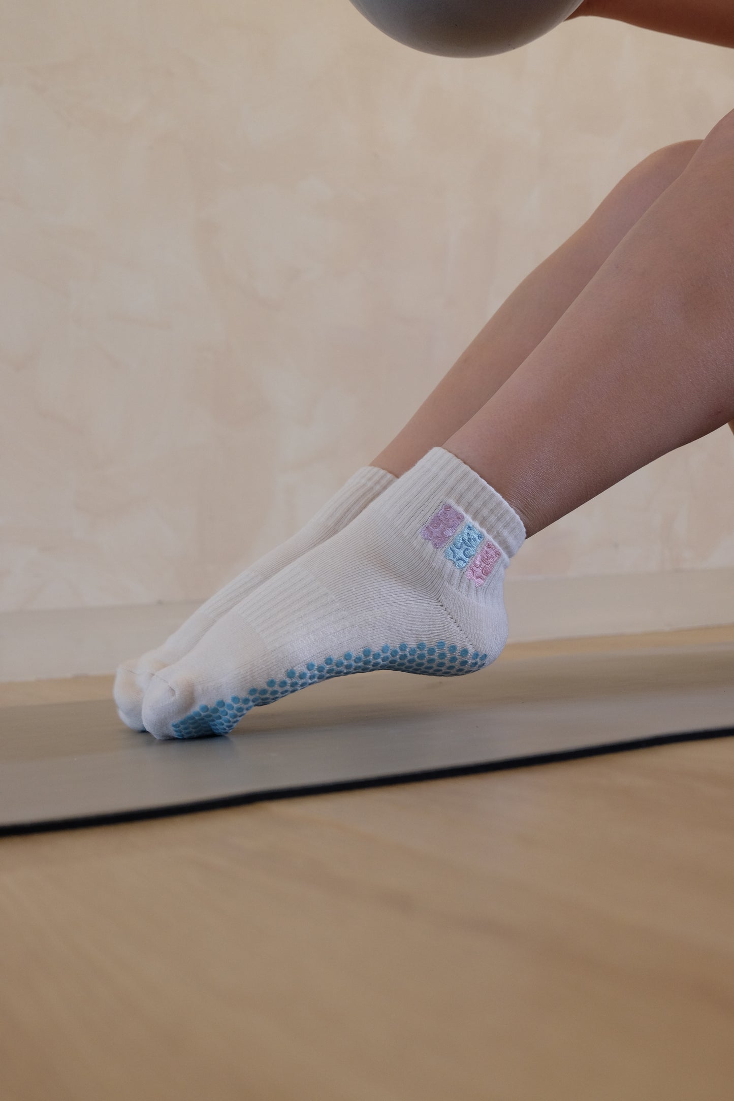 Gummy Bears Quarter Crew Grip Socks