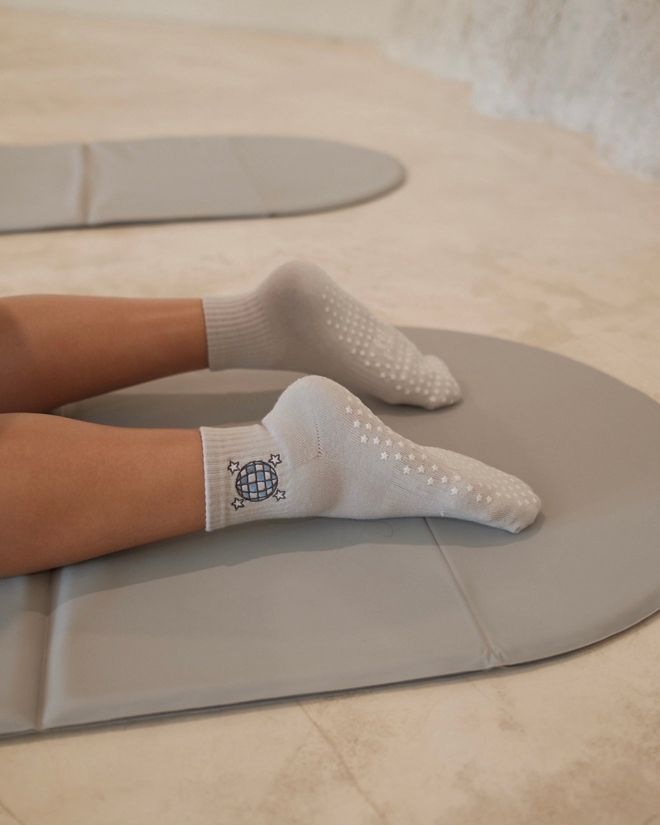 Mirrorball Quarter Crew Grip Socks